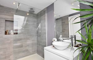 En-suite Bathroom- click for photo gallery